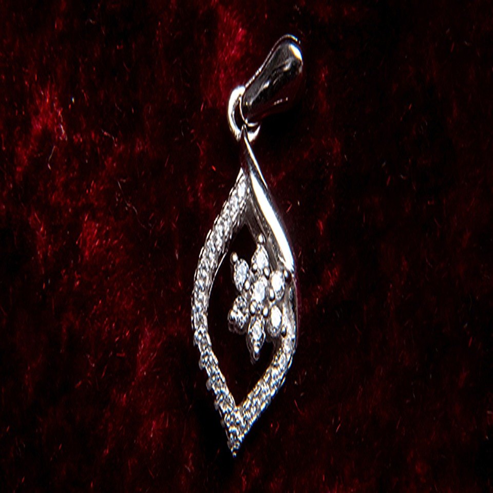 100253 Shining stone Pendent - Image 1