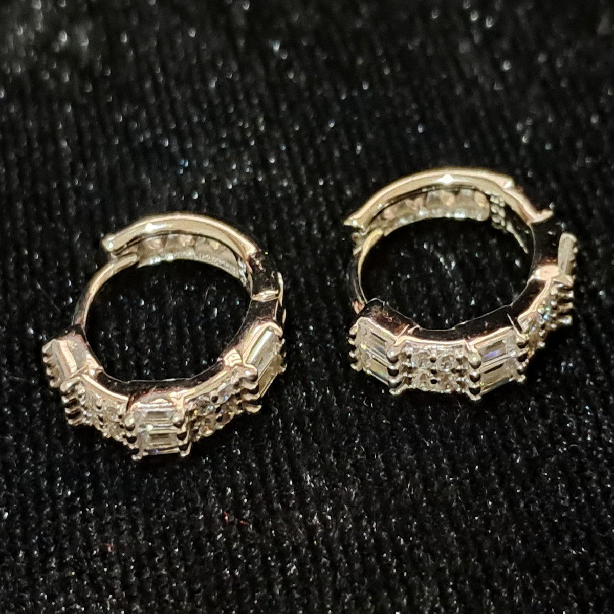 20820285 Classic Silver Ear Ring - Image 1