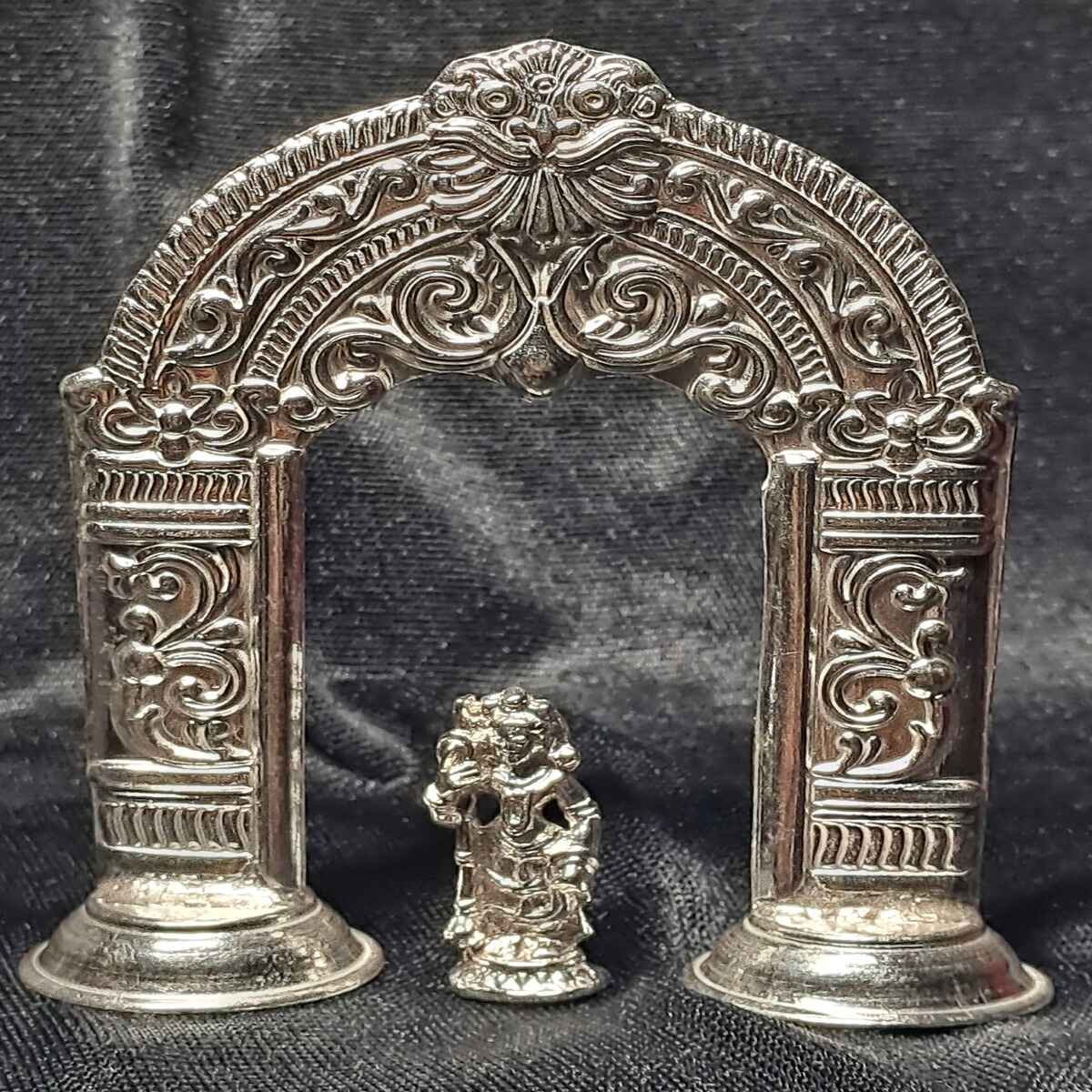 2112012 Idol & Silver Prabhavali - Image 1
